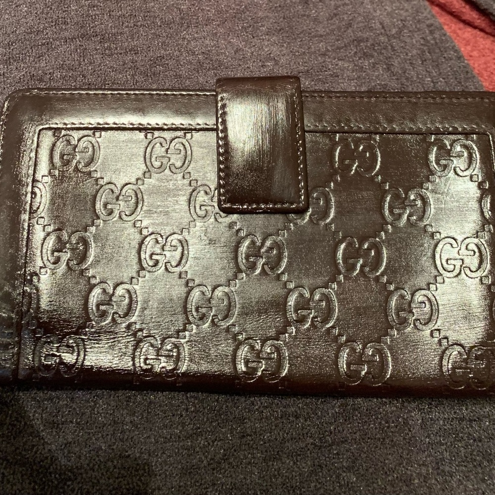 Gucci wallet embossed brown 🌺